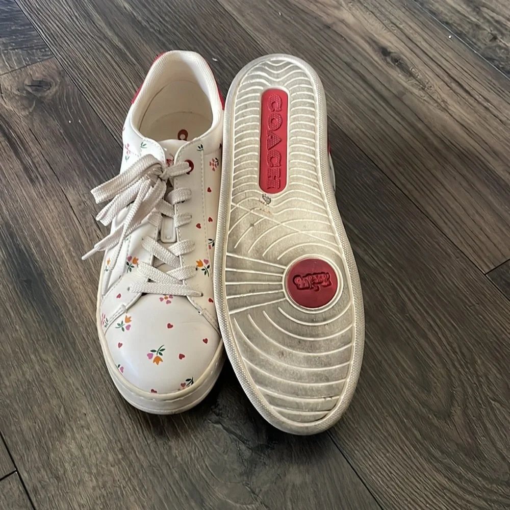 Coach Clip Low Top Sneaker Women 9.5 C7666 85185 1 used Condition Hearts 112024 - Picture 2 of 11